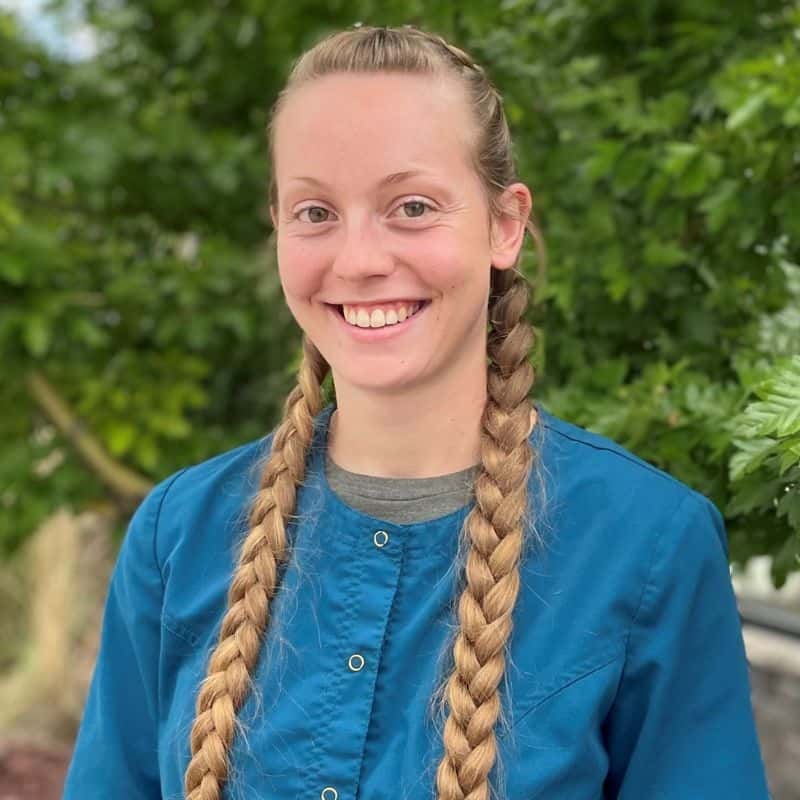 Shae - Dental Assistant